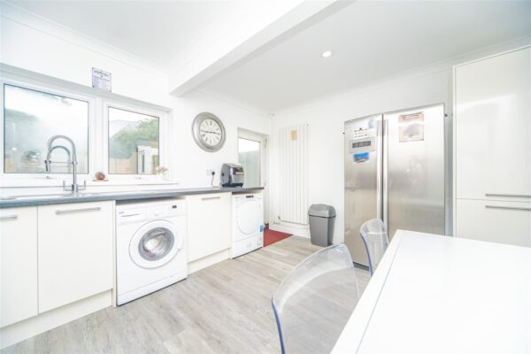5 Claude Road, Barry CF62 7JE