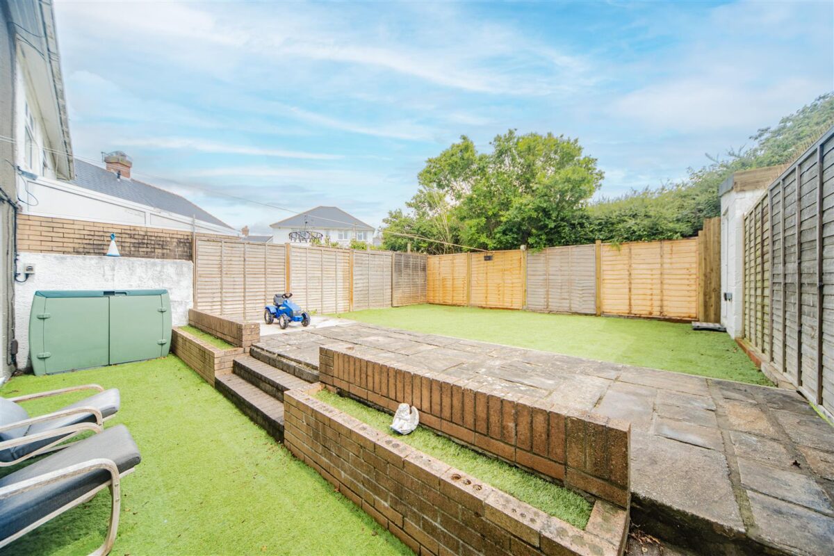 5 Claude Road, Barry CF62 7JE