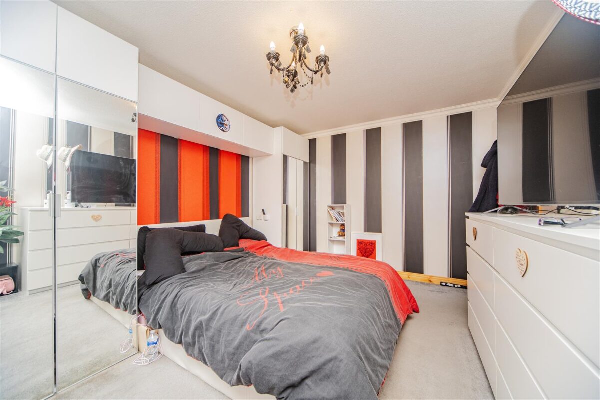 St. Peters Close, Llanharan, Pontyclun