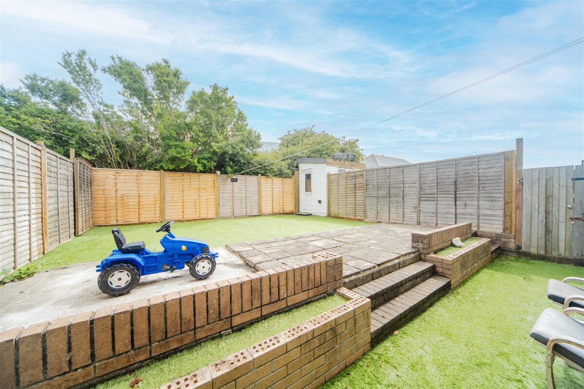 5 Claude Road, Barry CF62 7JE