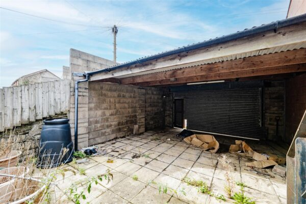 Holton Road, Barry