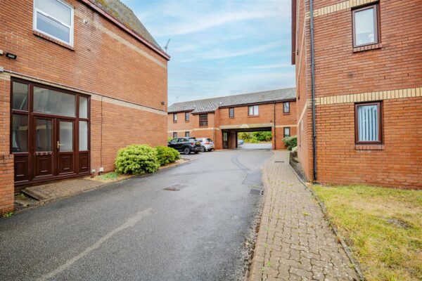 4 Park Road, Barry