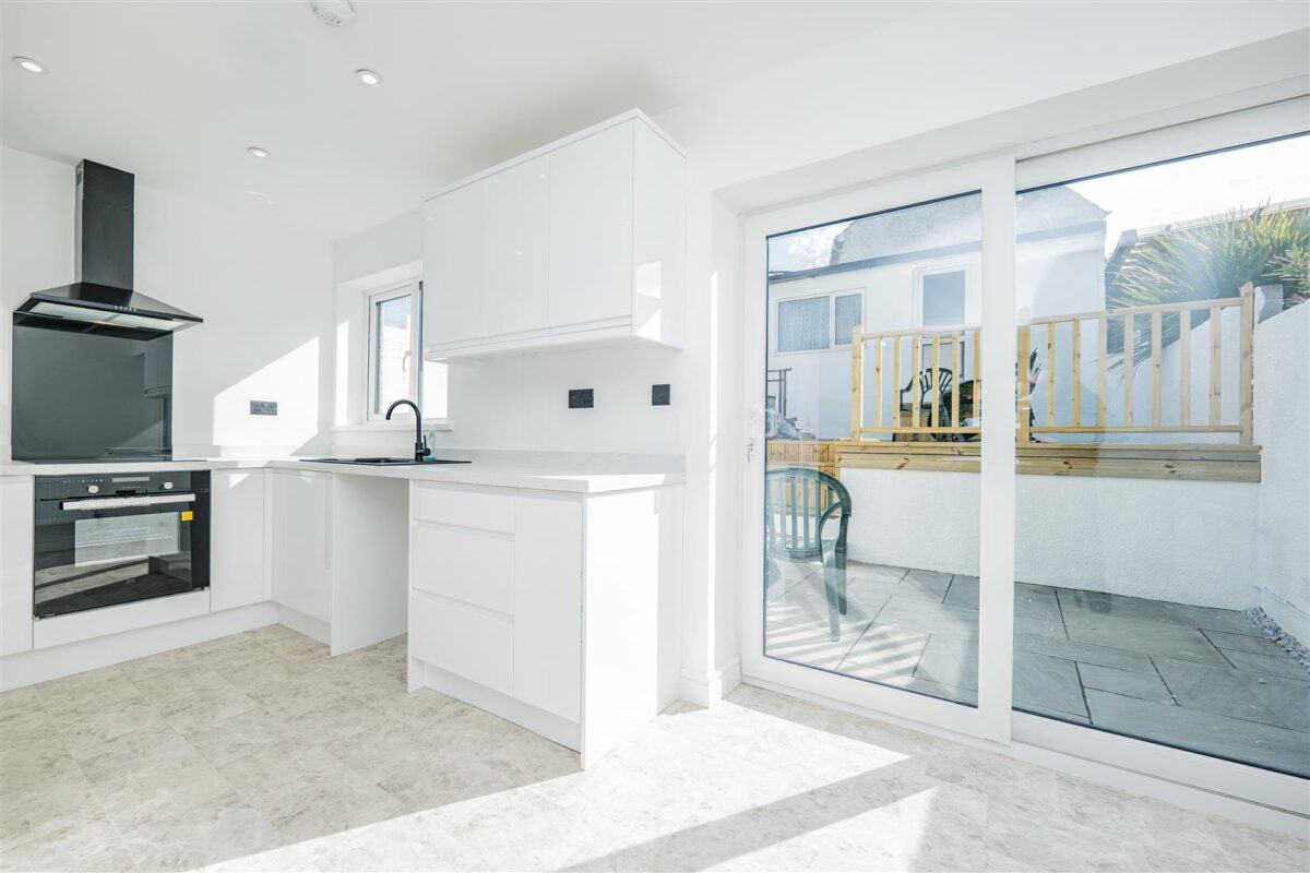 Gladstone Road, Barry