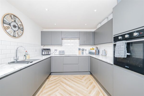 Ffordd Pentre, Barry