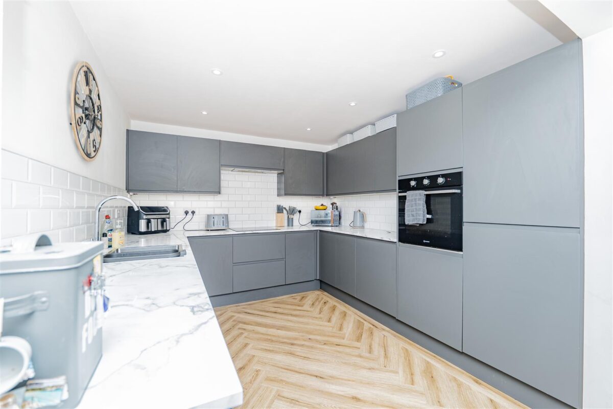 Ffordd Pentre, Barry