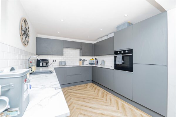 Ffordd Pentre, Barry